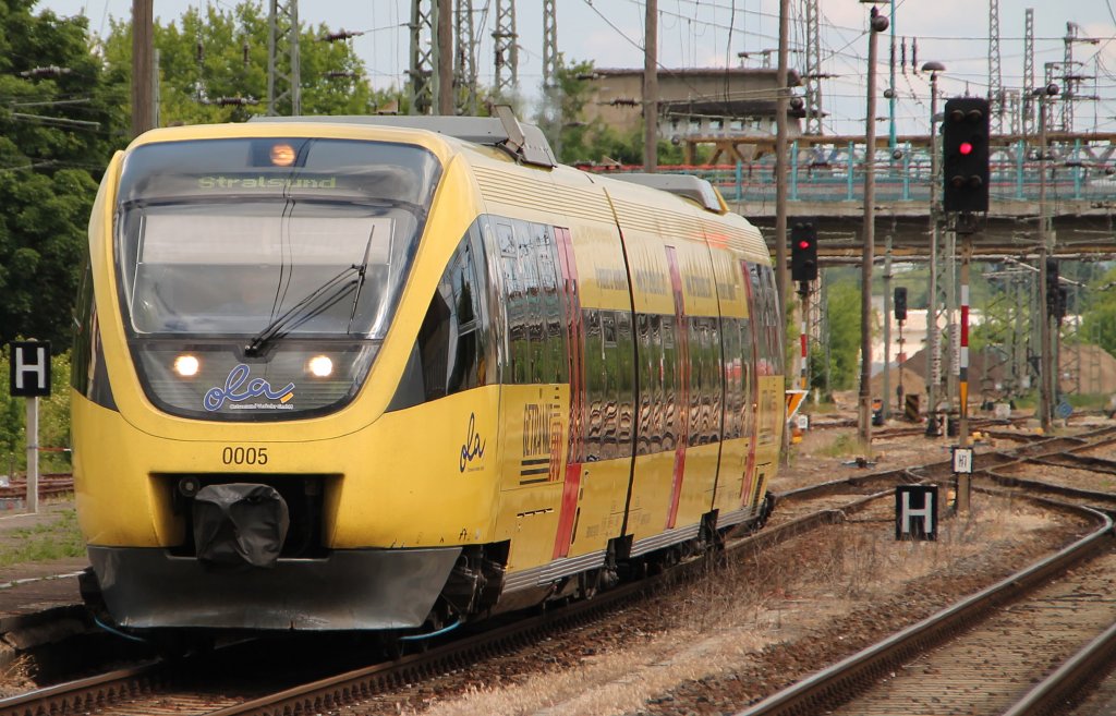 Der OLA VT 0005 bei der Einfahrt in Neubradenburg am 27.5.2012!