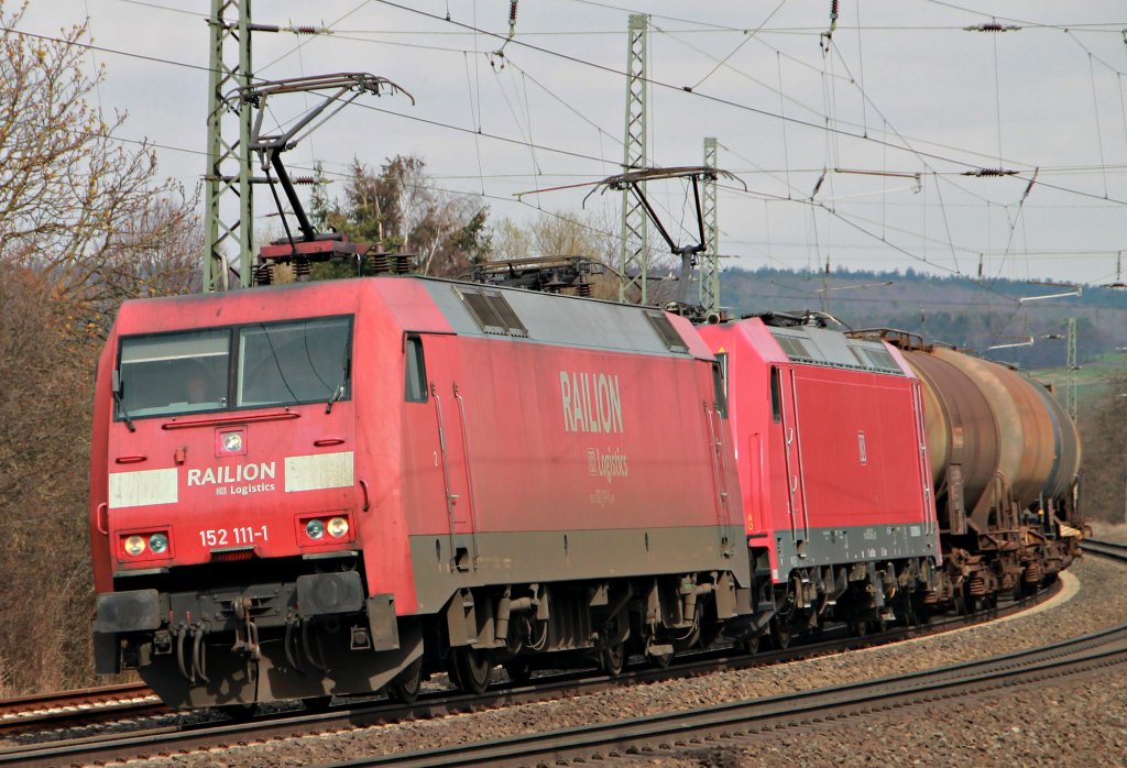 Die 152 111 mit der 185 366 bei Fulda am 4.2.2012!