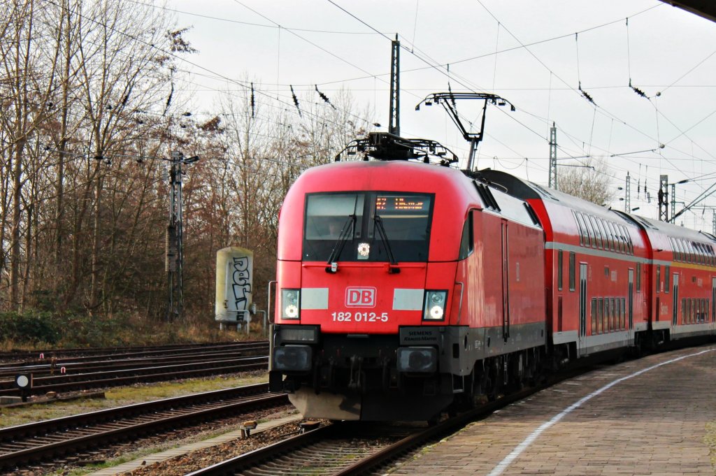 Die 182 012 in Bad Kleinen am 28.12.2011