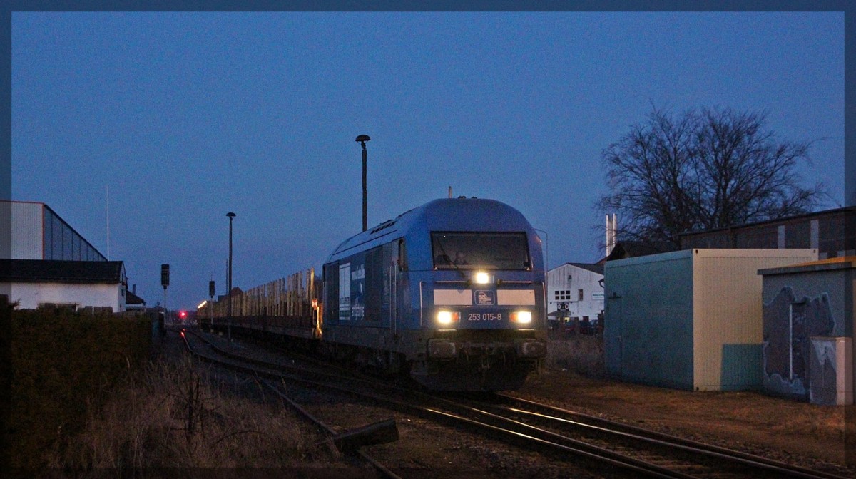 223 052-2 ( 253 015 ) der Press bei Rangierarbeiten im Bahnhof von Torgelow am 07.03.2016