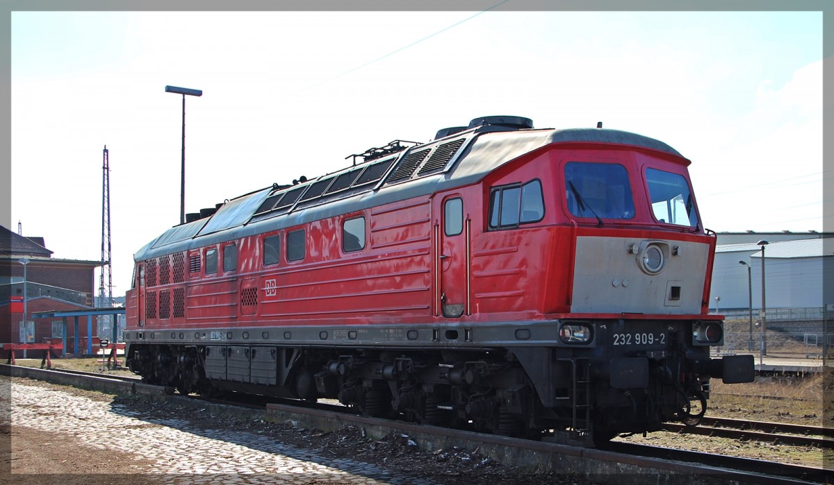 232 909 abgestellt in Waren (a.d.Müritz) am 16.03.2016