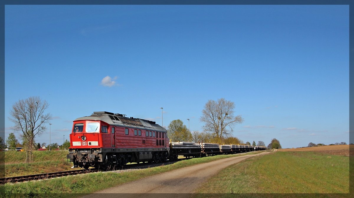 233 510 bei Kargow am Sportplatz in Richtung Waren (a.d. Müritz) fahrend am 21.04.2016