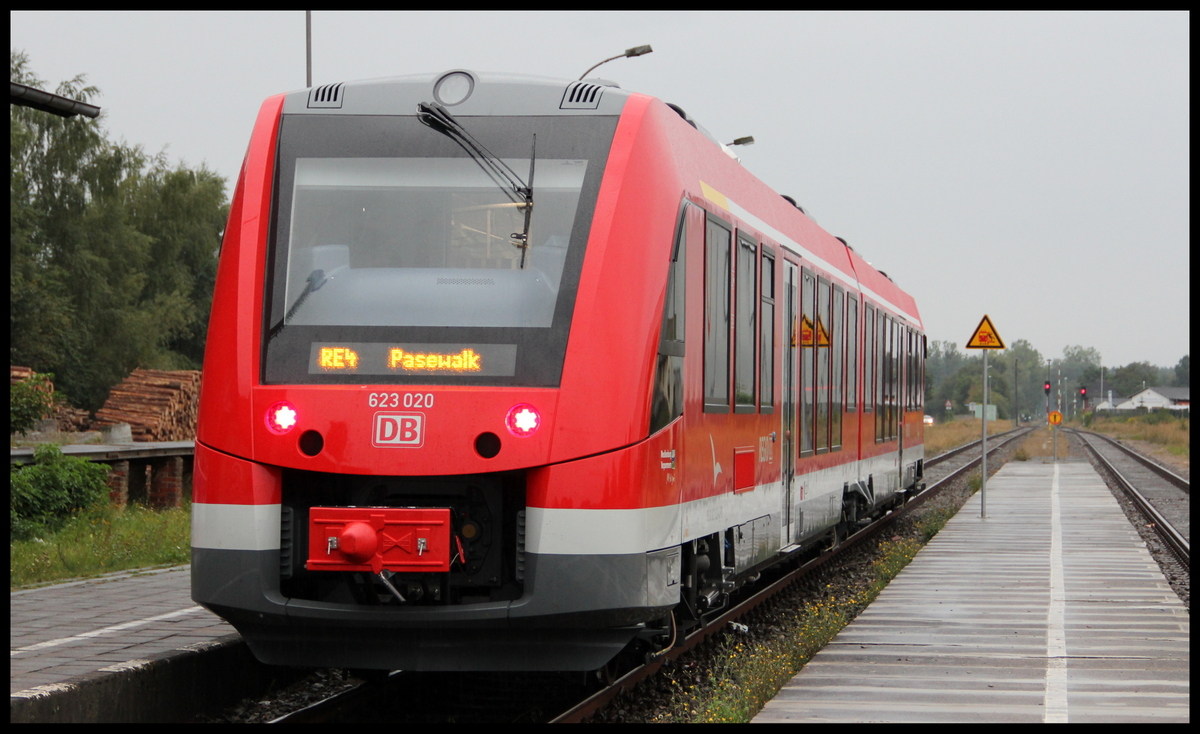 623 020 als RE4 nach Pasewalk am 16.09.15 in Torgelow