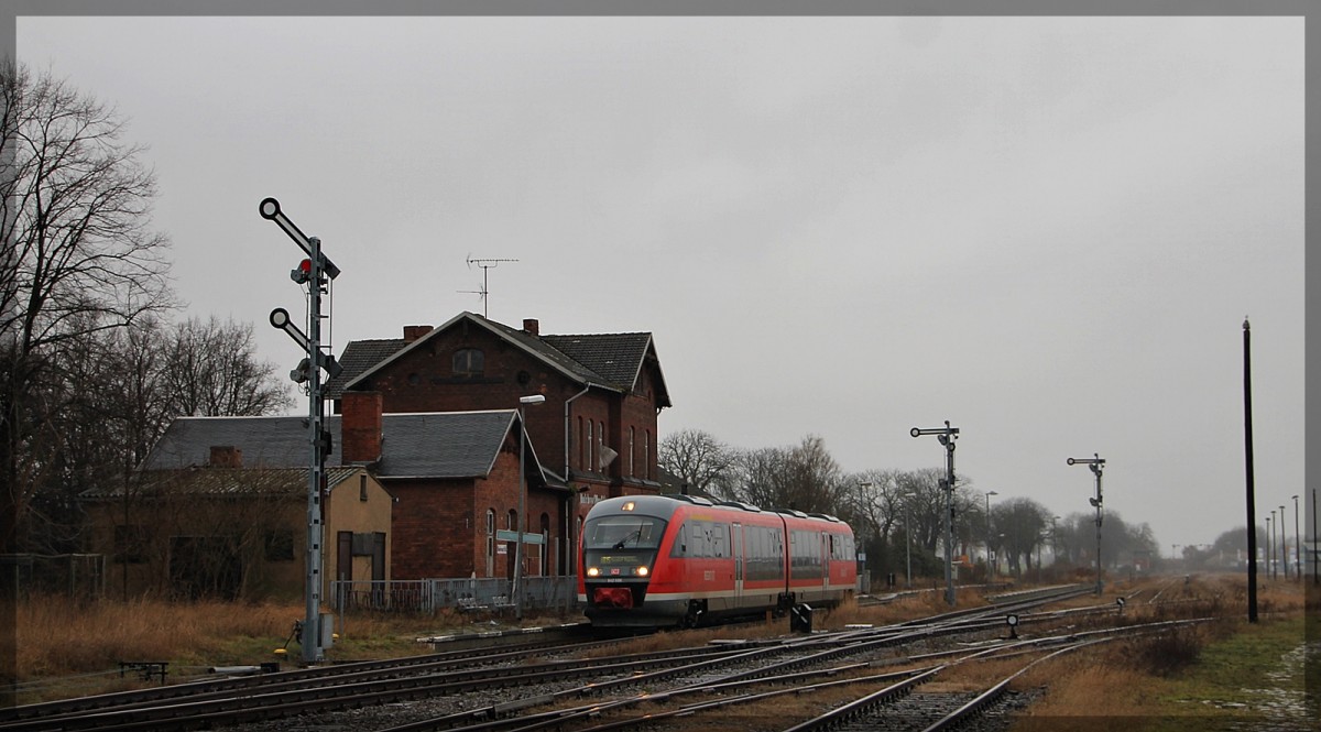 642 186 am alten Bahnhof von Malchow, kurz bevor es weiter geht zum Endhaltepunkt nach Inselstadt Malchow. (10.01.2015)