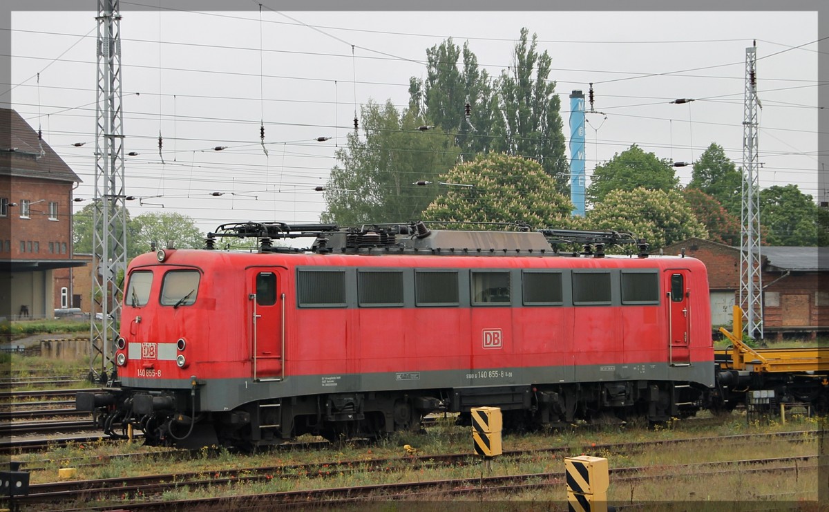 Am 18.05.2014 in Waren wurde die 140 855 in Waren an der Müritz getroffen (Graffiti und störenden Mast entfernt) 