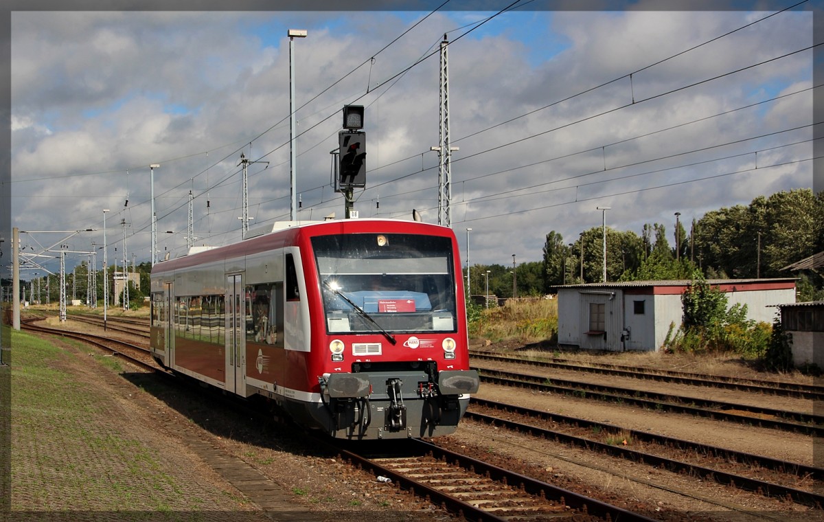 EGP/HANS VT 650.06 bei einer Rangierfahrt am 05.09.2015 in Neustrelitz Hbf