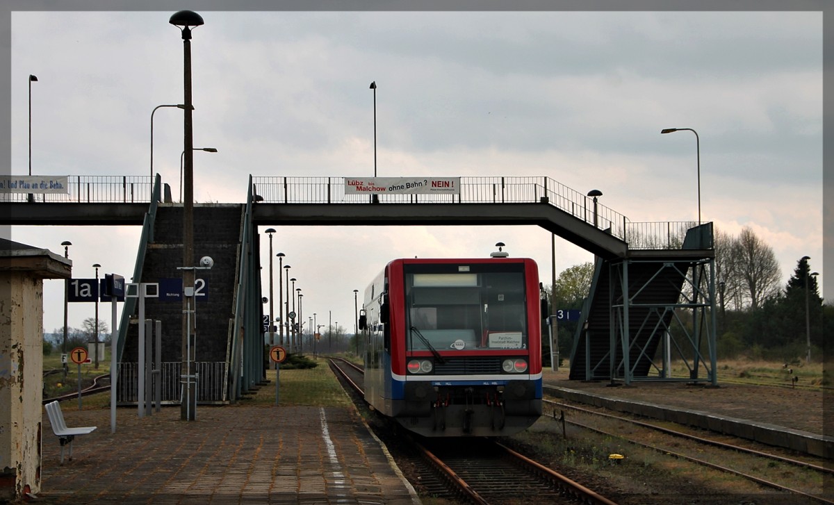 HANS/EGP bei der Ausfahrt in Karow(Meckl.) in Richtung Maclchow am 26.04.2015