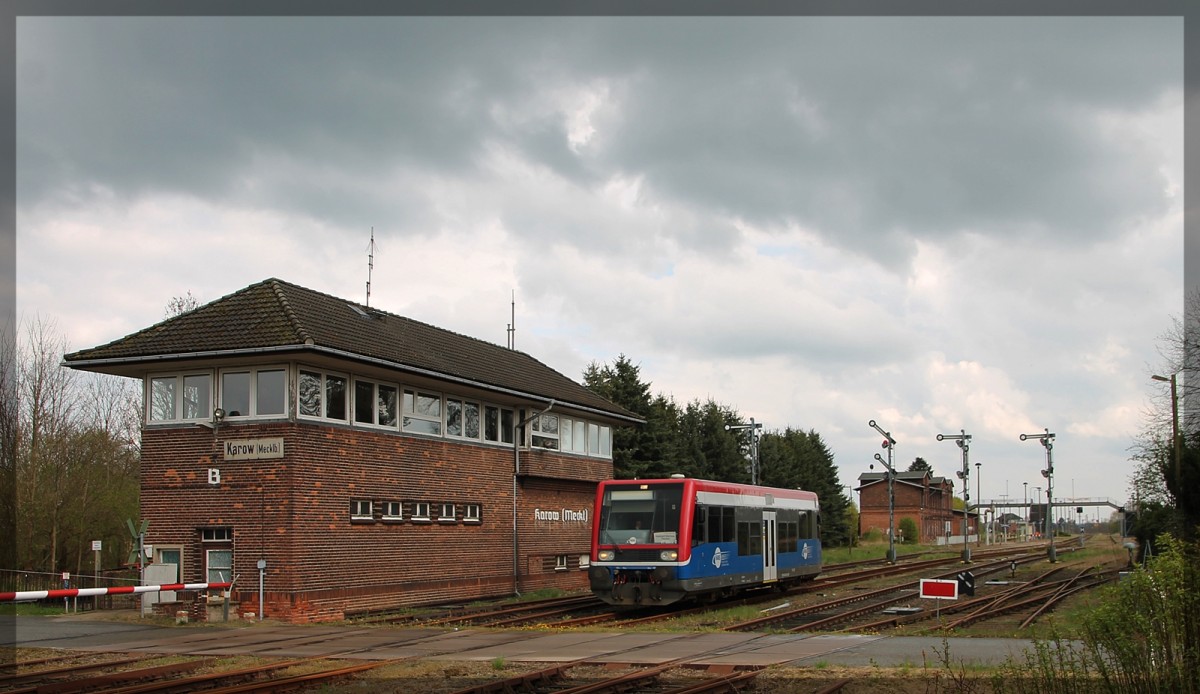 HANS/EGP bei der Ausfahrt in Karow(Meckl.) in Richtung Parchim am 26.04.2015