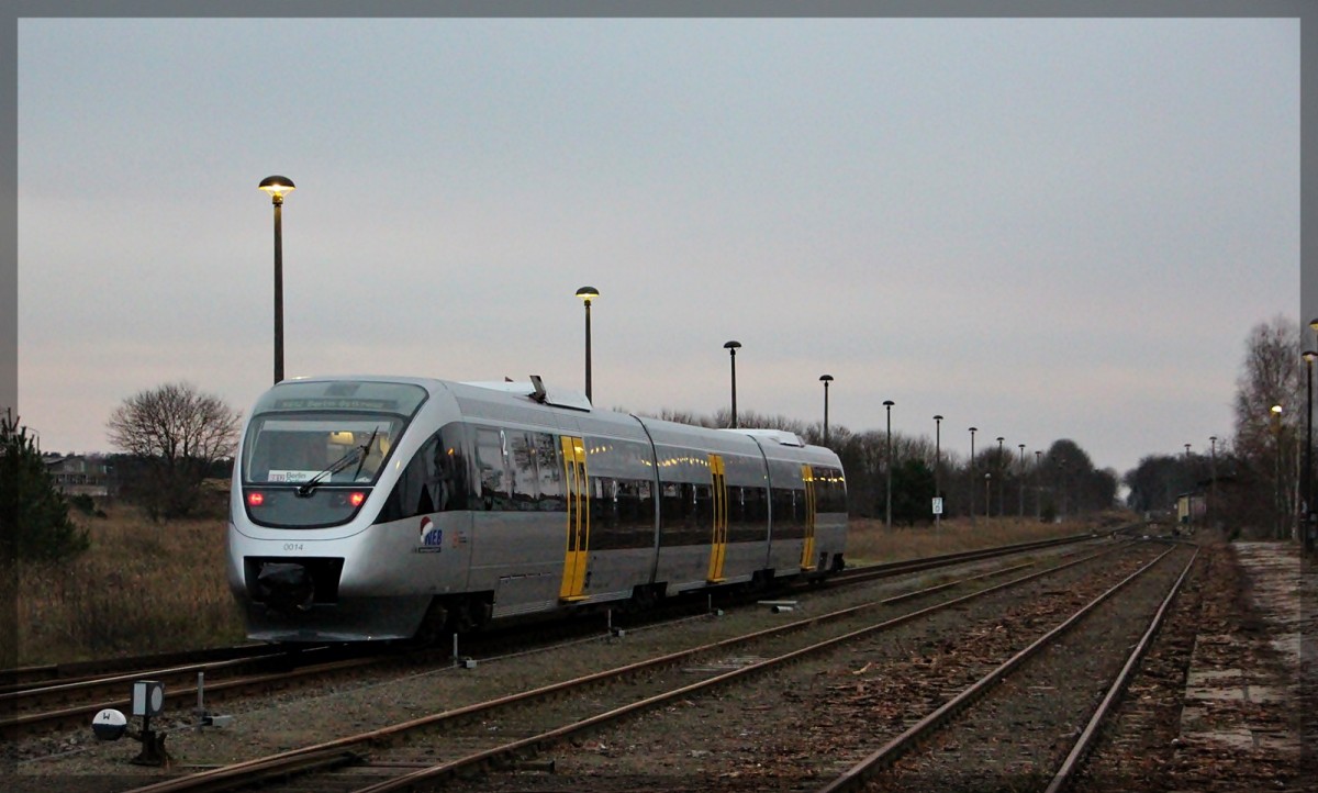 VT 0014 der NEB bei der Ausfahrt aus dem Bahnhof Templin in Richtung Berlin-Ostkreuz am 27.12.2015