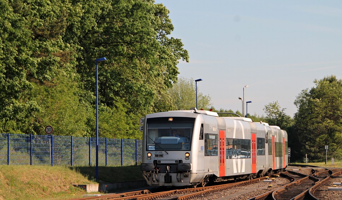 VT 008 und VT 018 der NEB bei Umsetzten auf das Werksgelände der NEB in Basdorf am 22.5.2014!