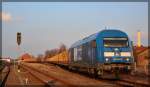 223 052-2 ( 253 015 ) der Press wartet auf die fertigstellung der Beladung im Bahnhof von Torgelow am 08.03.2016