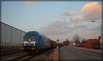223 052-2 ( 253 015 ) der Press wartet auf die fertigstellung der Beladung im Bahnhof von Torgelow am 08.03.2016