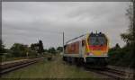 Die 264 005 von Locon abgestellt in Kleeth während ihr Zug am frühen Morgen des 27.05.2015 entladen wird.