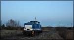 Die ehemalige 345 970-8 ( 345 221-6 ) jetzt als Werklok 3 des Durtrack Betonwerkes in Möllenhagen bei Rangierarbeiten am 01.12.2015