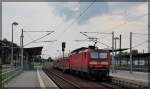 143 366 mit einer Regionalbahn bei der Ausfahrt aus Glauchau (Sachs)