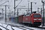 152 024 mit Containerzug am 13.02.12 in Fulda   