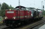Die 212 024 der EGP mit der 182 502 der EGP im Bahnhof Neustrelitz am 22.7.2011
