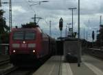 185 060 schlich sich in Trebbin am 10.8.2011 �ber das hinterste Gleis an uns vorbei, jedoch scheitere der Versuch unentdeckt zu bleiben schnell.