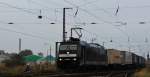 185 564-2 mit Aufliegerzug in Anklam am 12.10.13