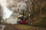 11sm der Brohltalbahn am 07.12.2024 bei der Ausfahrt aus Brohl 