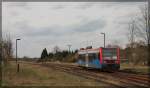 HANS VT 504 001 auf dem Weg nach Parchim, bei der Ausfahrt aus dem Bahnhof Karow (Meckl.) am 12.4.2015