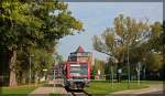 EGP/HANS VT 504 002 bei einer Pause in Neustrelitz am Haltepunkt Schlossgarten am 04.10.2015