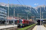 eisenbahn/887177/beim-halt-in-innsbruck-hbf-werden Beim Halt in Innsbruck Hbf werden die Scheiben der 1116 226 gereinigt (02.07.2025)