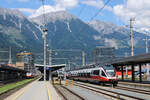eisenbahn/887178/innsbruck-am-02072025-ein-4024-faehrt Innsbruck am 02.07.2025: Ein 4024 fährt als S3 nach Brennero, während zwei Desiro ML und ein Westbahn KISS am Bahnsteig stehen